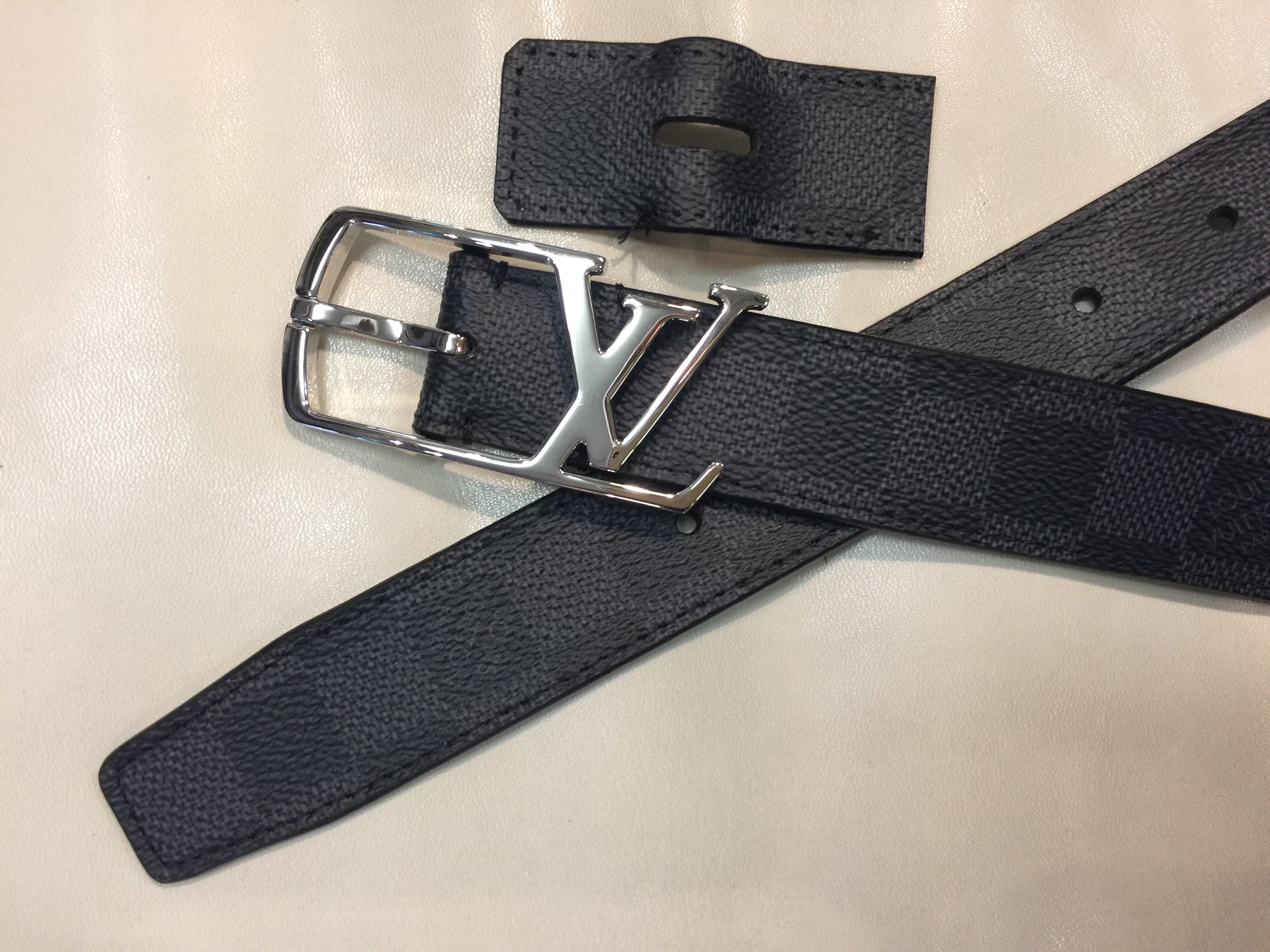 ルイヴィトンベルトサイズ直し