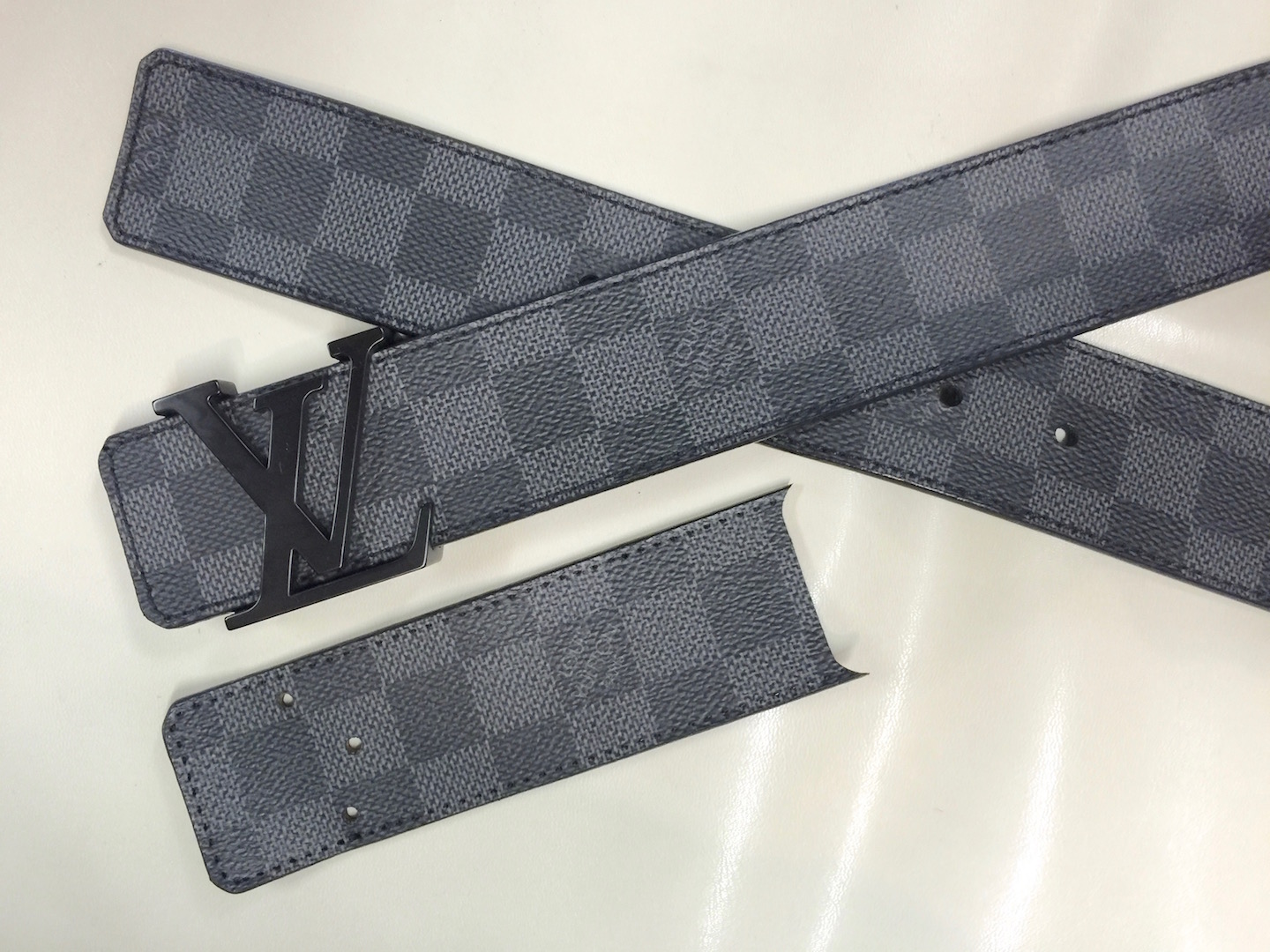 LOUIS VUITTON サンチュール イニシアル