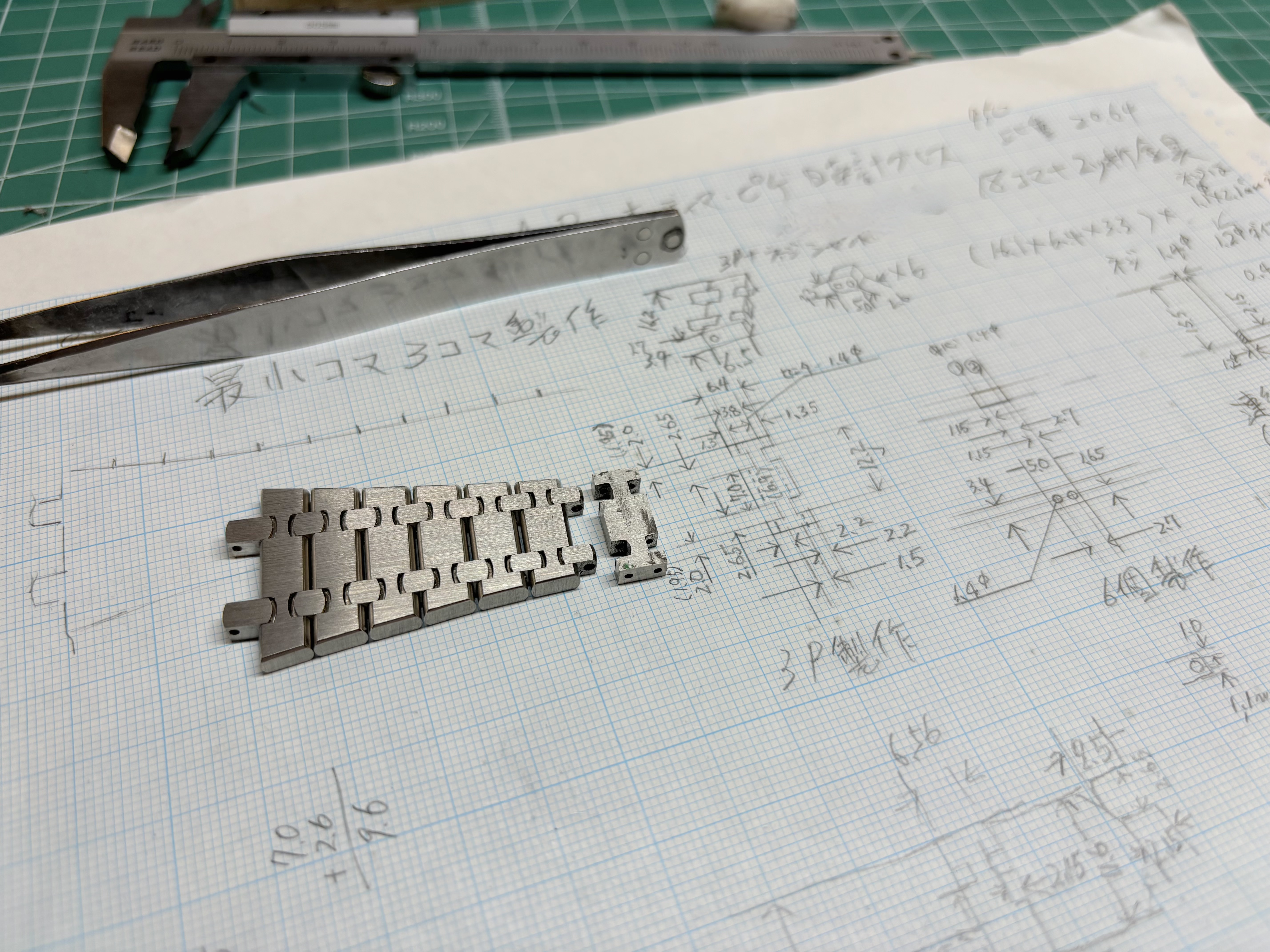 このベルトのコマ製作ご依頼です