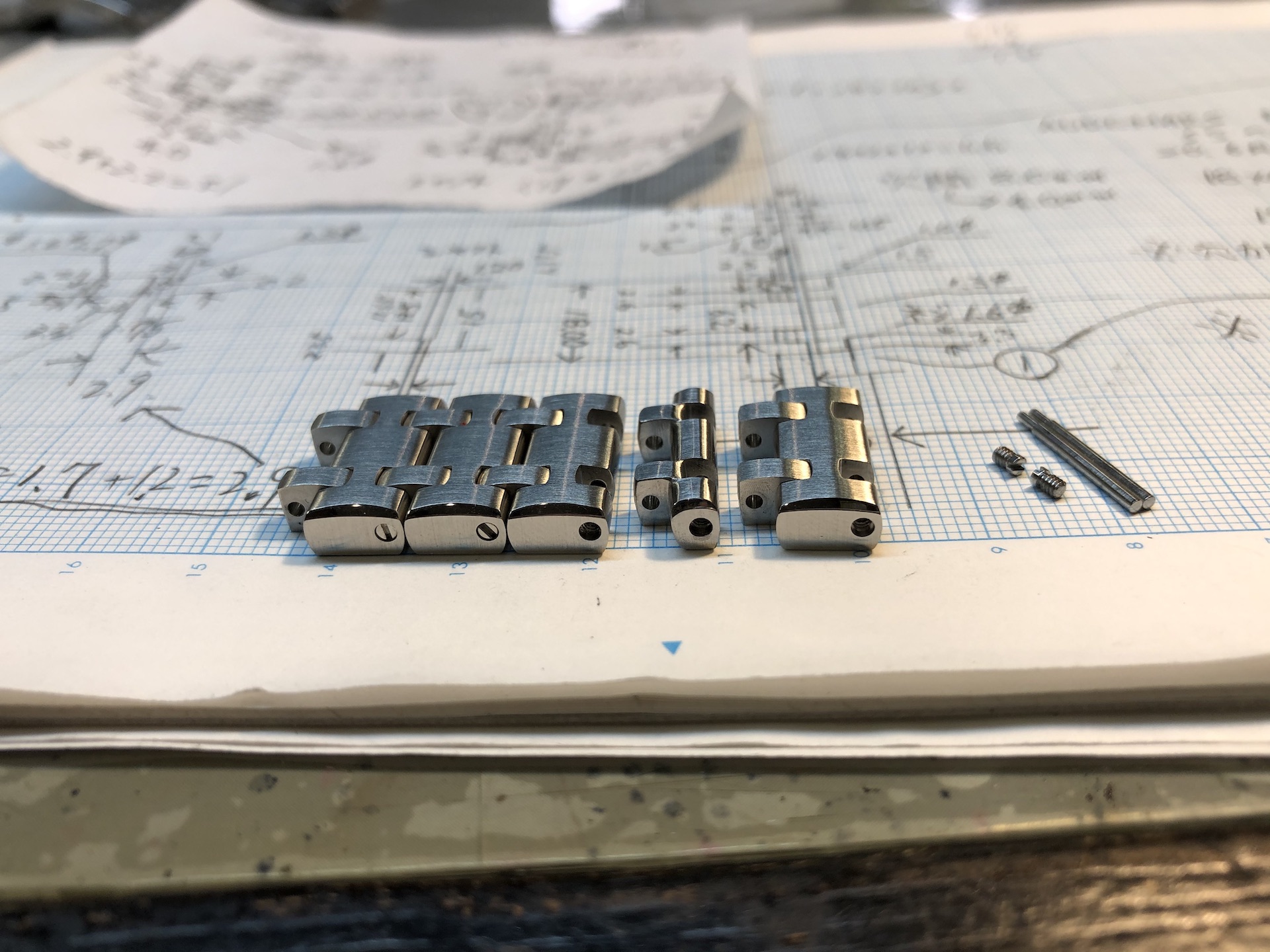 小さなコマの製作中