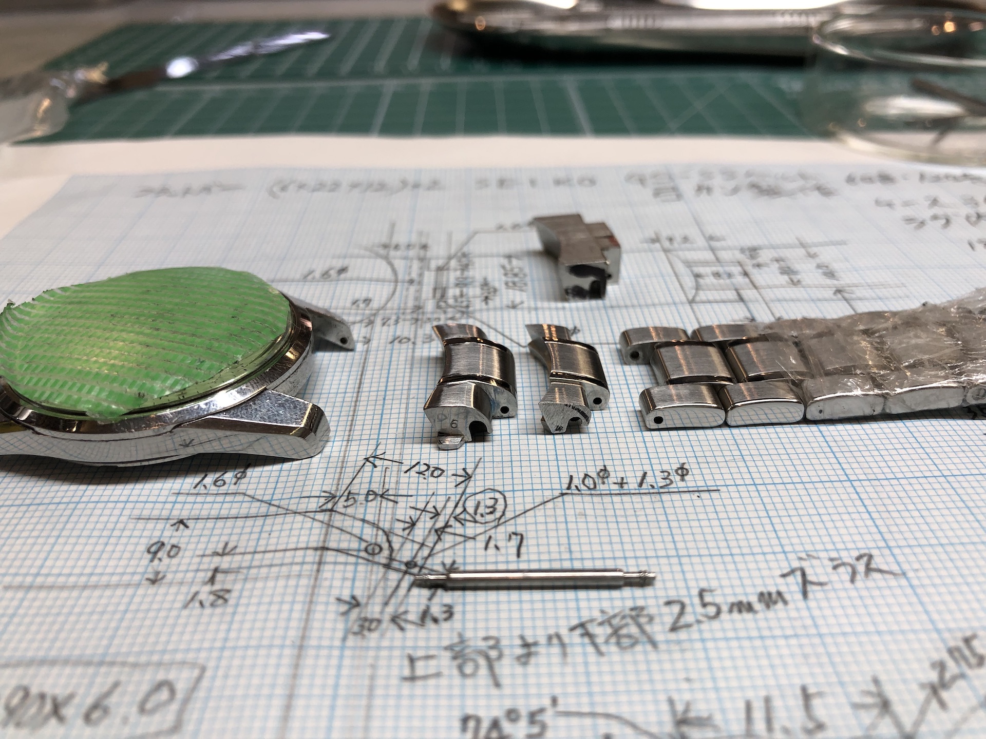 弓カンの図面を引くところ