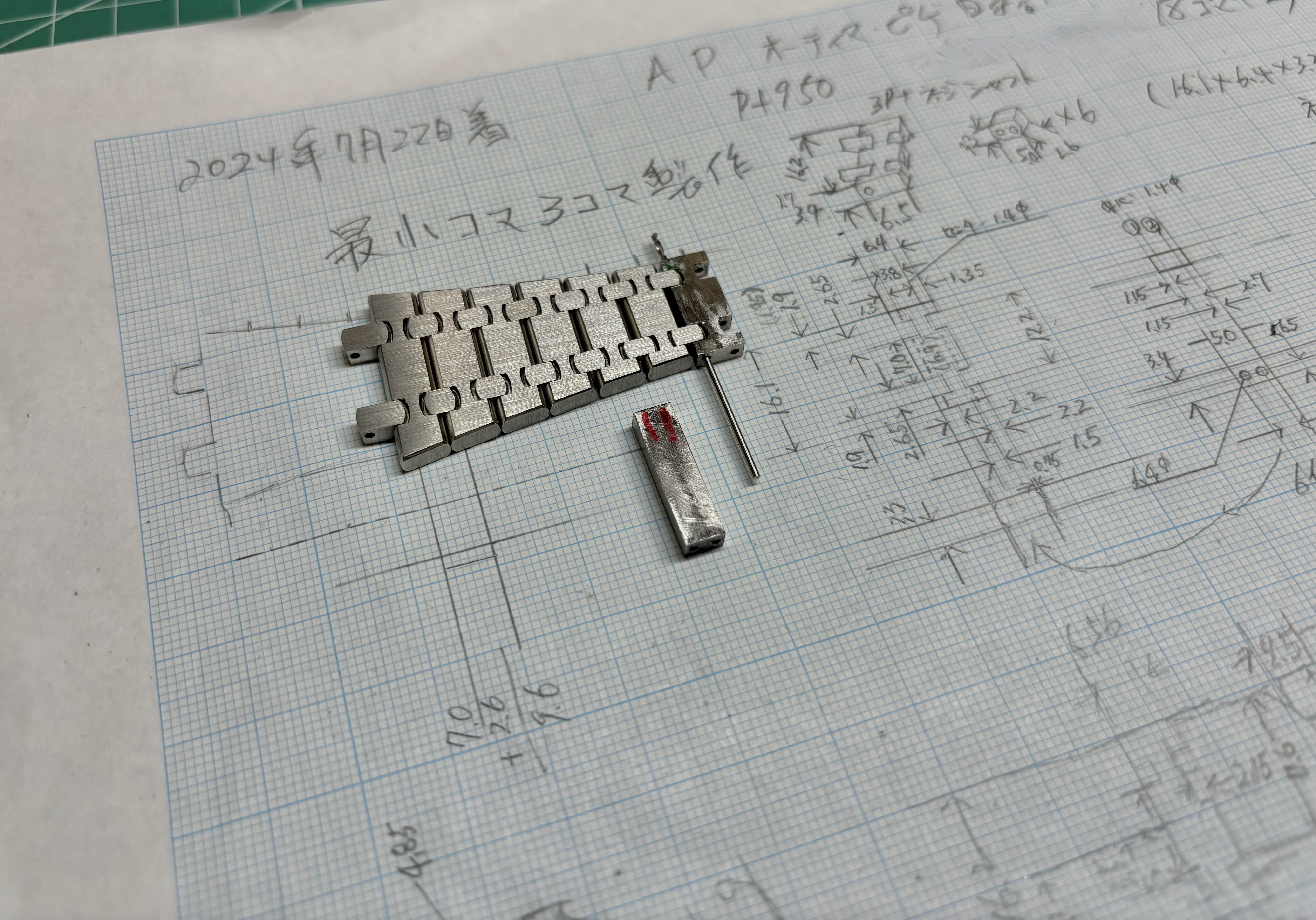 コマの図面を引くところ