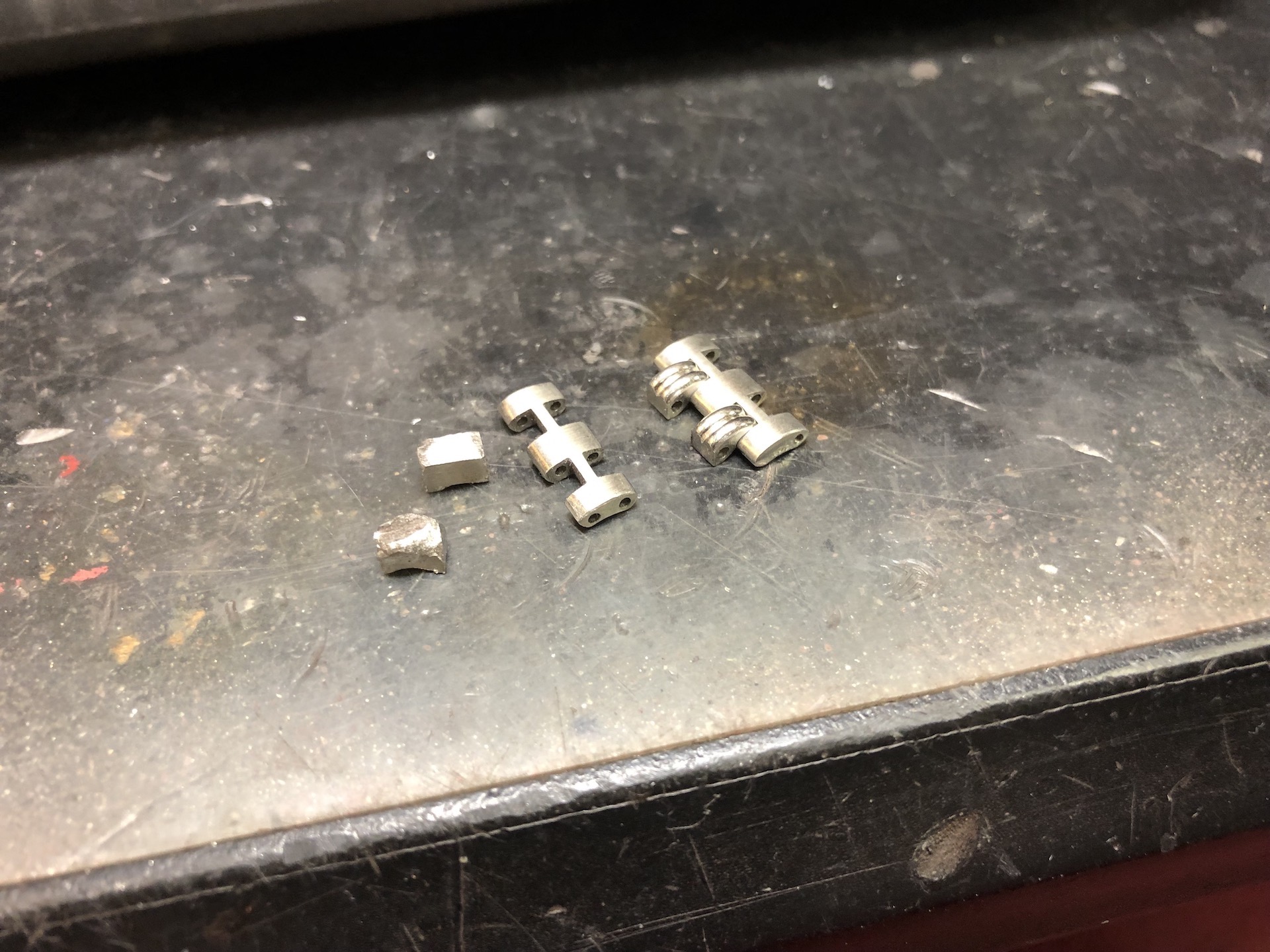 このベルトのコマ製作ご依頼です